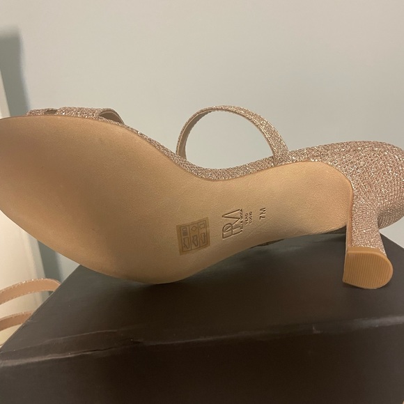 Ostin Metallic Fabric Square Toe Dress Sandals, play gold, size 7M, - Picture 3 of 5